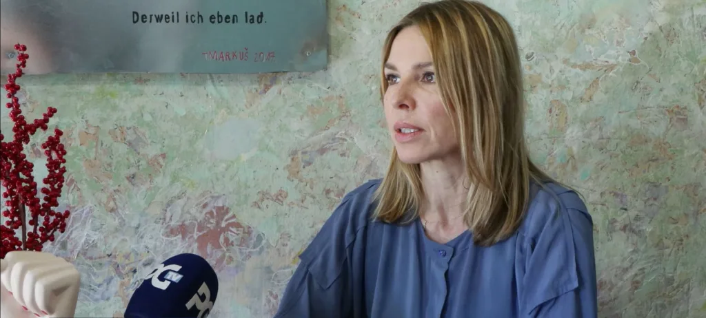 (VIDEO) Raičević: Kroz programe socijalnog stanovanja zbrinuti veliki broj žena koje samostalno brinu o djeci 4 (VIDEO) Raičević: Kroz programe socijalnog stanovanja zbrinuti veliki broj žena koje samostalno brinu o djeci
