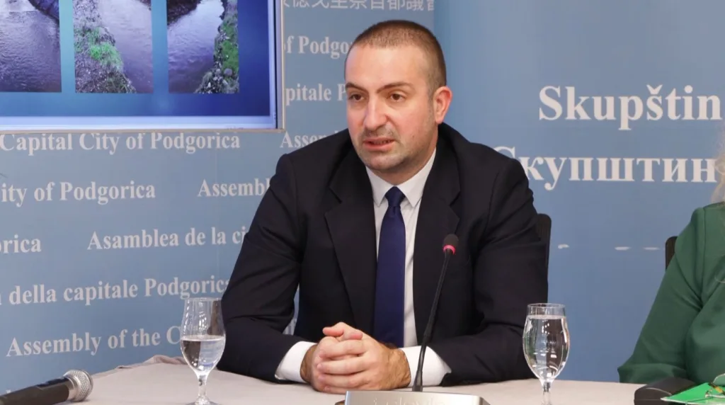 (VIDEO) Nišavić: Iako je na gradilištu u Botunu namjerno zapaljen bager, radovi se nastavljaju bez zastoja