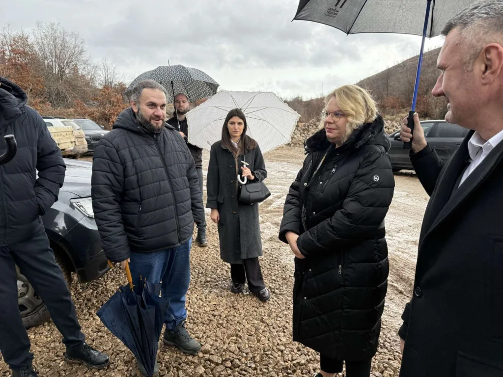Nakon decenija čekanja počeli radovi na regionalnom putu Čevo – Ubli 11 Nakon decenija čekanja počeli radovi na regionalnom putu Čevo – Ubli
