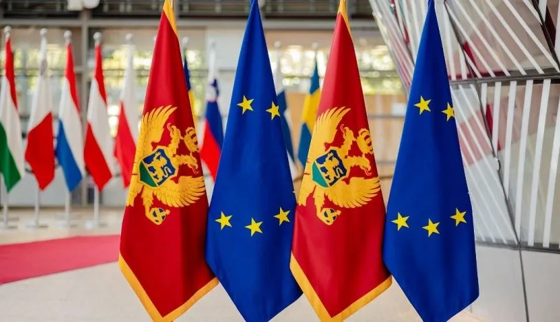 Crna Gora EU zastave foto vlada cg