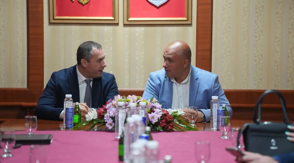 Šćekić u Pljevljima: Potpisan ugovor o sufinansiranju projekta adaptacije terena za mali fudbal i rukomet