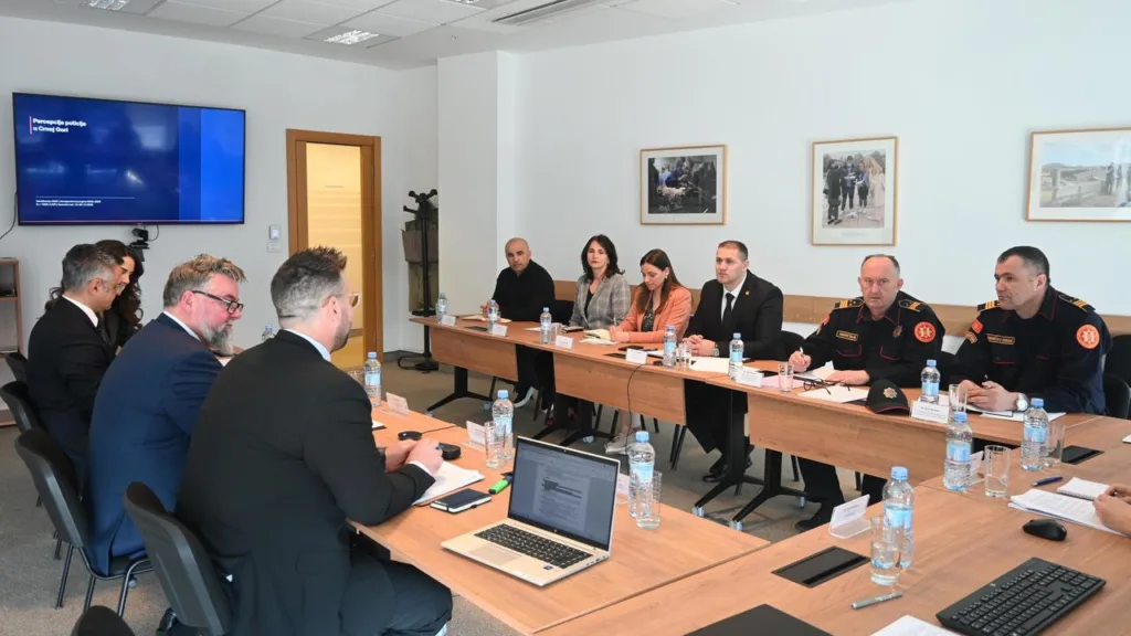 Istraživanje OEBS-a: Organizovani kriminal i droga najveće bezbjednosne brige građana 10 Istraživanje OEBS-a: Organizovani kriminal i droga najveće bezbjednosne brige građana