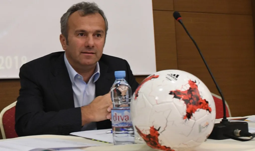 Savićević against Kostić's departure to Milan 2's development team Savićević protiv odlaska Kostića u razvojni tim Milana