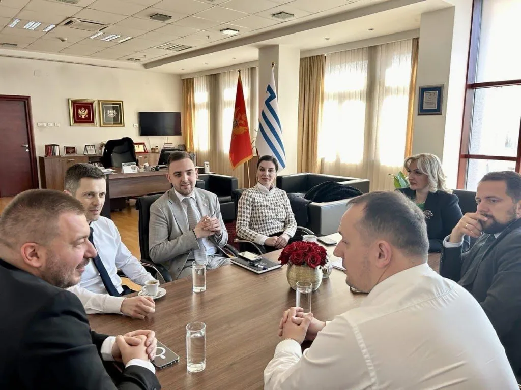 Parlamentarna većina u Podgorici traži izvinjenje Ćulafića: Neodgovorna relativizacija šalje opasnu poruku 16 Parlamentarna većina u Podgorici traži izvinjenje Ćulafića: Neodgovorna relativizacija šalje opasnu poruku