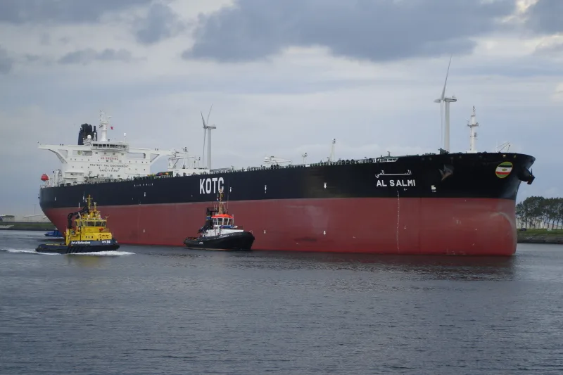 Iran pogodio kuvajtski tanker, prevozio dva miliona barela nafte 1 HEsc9RTXoAAtYtP