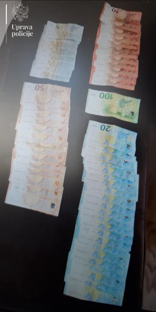 Uhapšen Podgoričanin, pronađeno 107 pvc zamotuljaka kokaina i heroina, novac, vazdušna puška