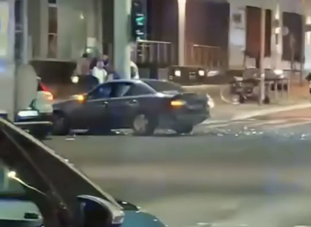 U udesu u Ulici Bratstva i jedinstva povrijeđene tri osobe 4 U udesu u Ulici Bratstva i jedinstva povrijeđene tri osobe