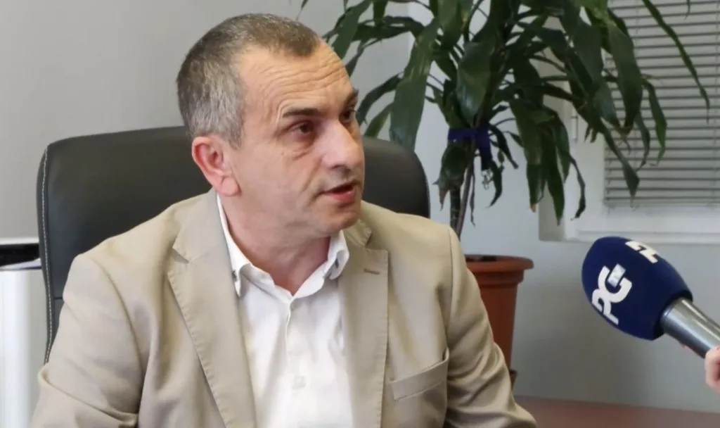 (VIDEO) Ivanović: Uskoro sanacija krova SC "Morača", od ljeta povoljnije cijene na gradskim bazenima 4 (VIDEO) Ivanović: Uskoro sanacija krova SC „Morača“, od ljeta povoljnije cijene na gradskim bazenima