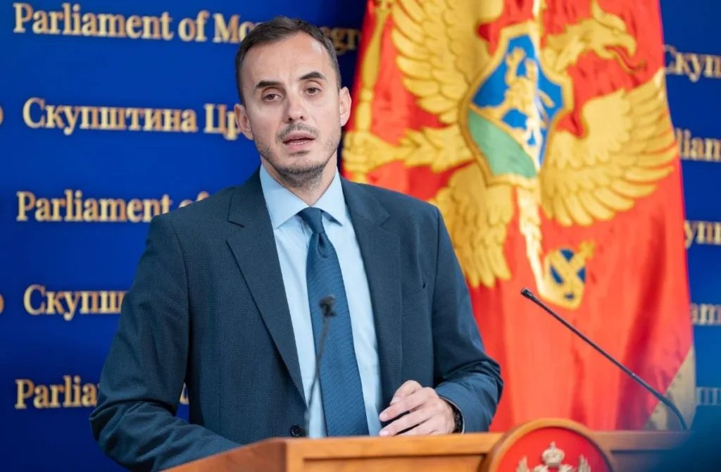Konatar: Država ne smije živjeti samo od kredita, potrebna nam je nova ekonomska politika