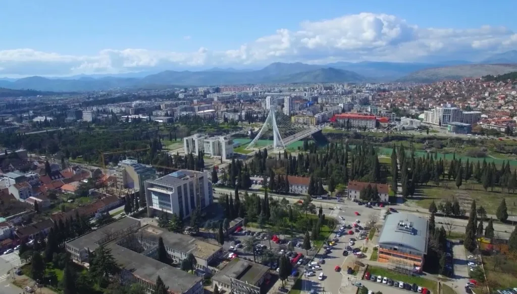 (VIDEO) Čurović: Betonizacija uzima maha; Vukčević: U prethodnih nekoliko godina izgrađeno 30 parkova i 70 igrališta