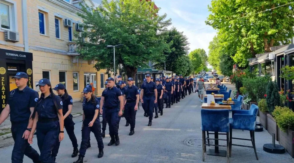 Budući policajci učestvovali u akciji dobrovoljnog davanja krvi 7 Budući policajci učestvovali u akciji dobrovoljnog davanja krvi
