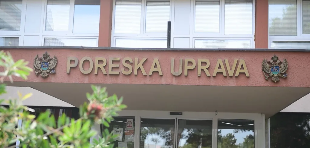 (VIDEO) Velika reforma Poreske uprave: Novi informacioni sistem, od 1. januara preduzeća moguće registrovati samo online 1 Poreska uprava 1