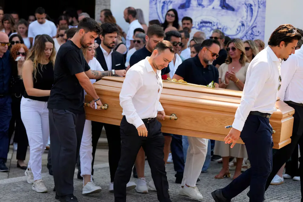 Diogo Žota i njegov brat Andre Silva sahranjeni u rodnom Gondomaru 10 Diogo Žota i njegov brat Andre Silva sahranjeni u rodnom Gondomaru