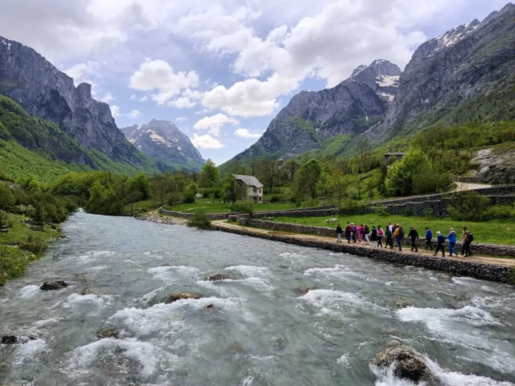 Uz licenciranog turističkog vodiča NP Lovćen i NP Prokletije svaki korak postaje zanimljiva priča