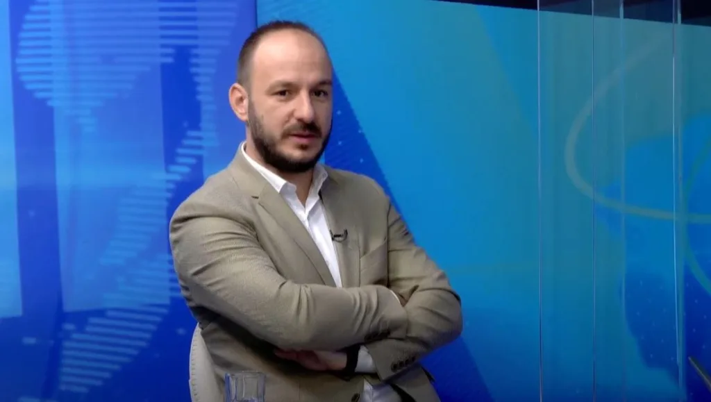 Pavićević: U javnom sektoru preko 25.000 sumnjivih diploma, kriterijume za nostrifikaciju treba dodatno pooštriti 11 Pavićević: U javnom sektoru preko 25.000 sumnjivih diploma, kriterijume za nostrifikaciju treba dodatno pooštriti