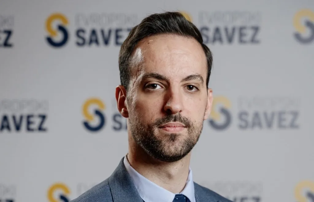 Zirojević odgovorio Krapoviću: Hvala na poređenju sa likom iz biblioteke