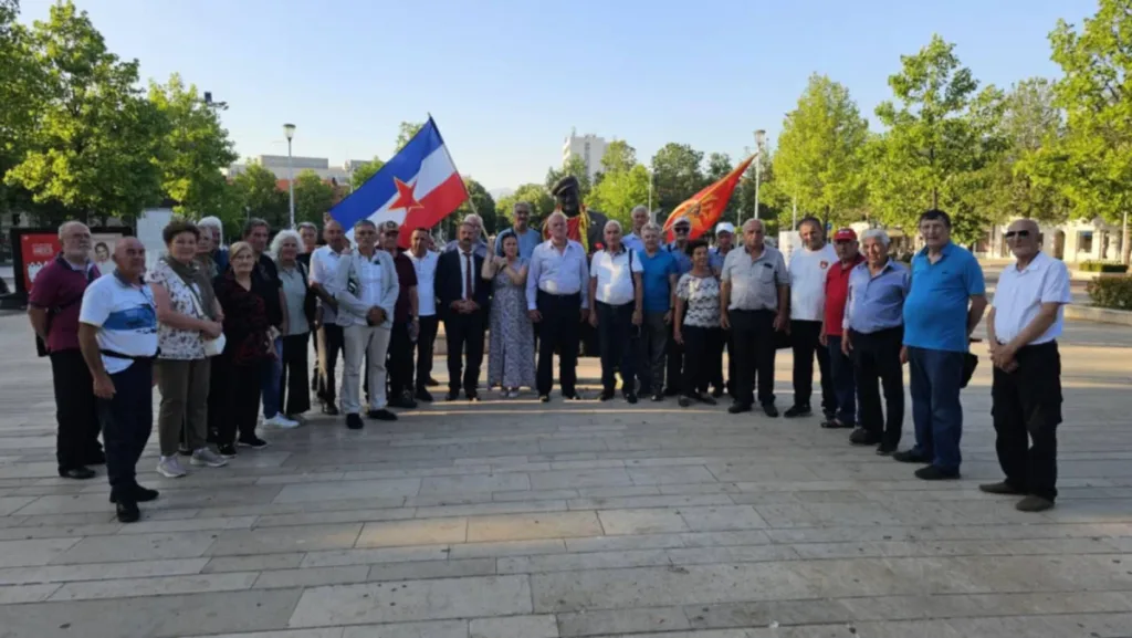 Delegacije SOBNOR-a i OBNOR-a položile cvijeće na spomen bistu Ljuba Čupića