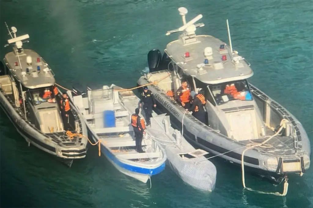 Kolumbijska policija presrela podmornicu nasred okeana i ostala u šoku 11 Kolumbijska policija presrela podmornicu nasred okeana i ostala u šoku
