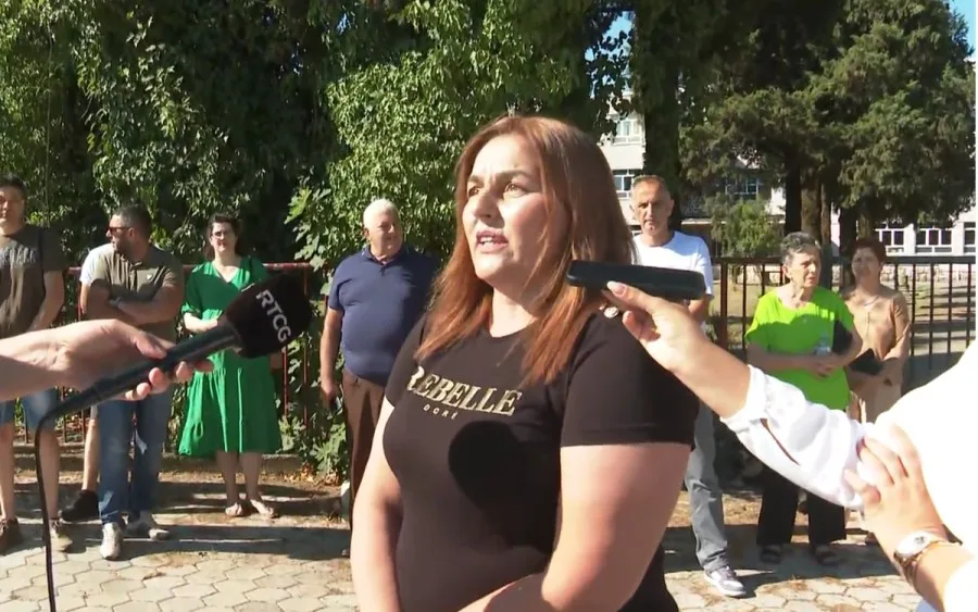 Roditelji povrijeđenog dječaka protestuju ispred OŠ „Vuko Jovović“: Vršnjačko nasilje traje godinama