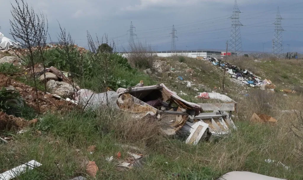 (VIDEO) Divlja deponija u blizini rijeke Morače: „Zakon je jasan i reakcija mora postojati“