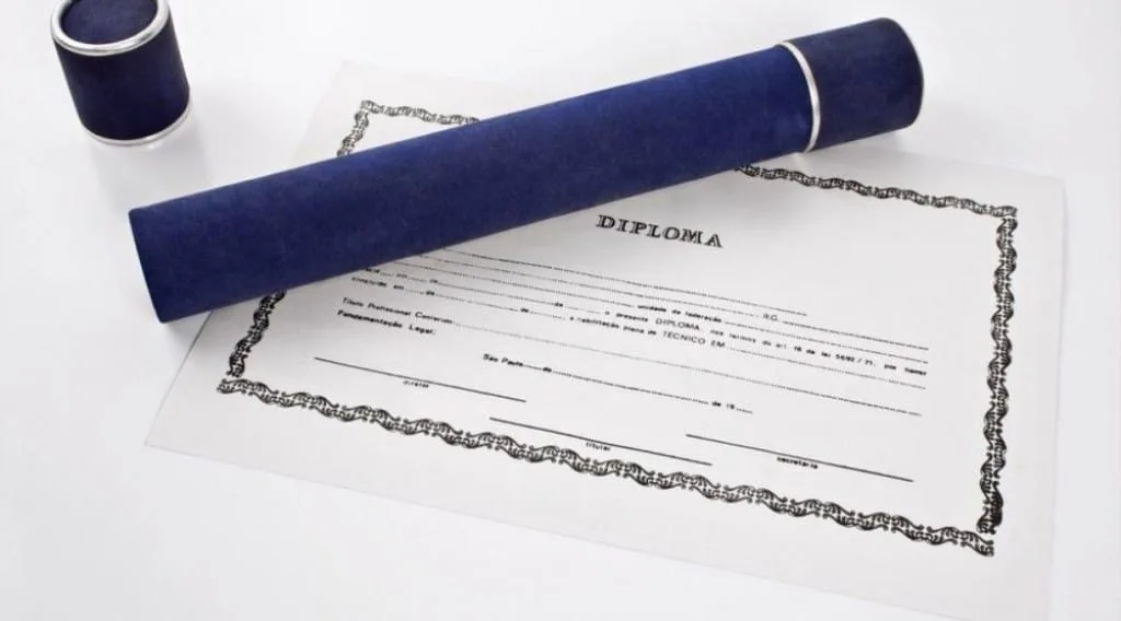 The bell rang with fake diplomas 1 Odzvonilo lažnim diplomama