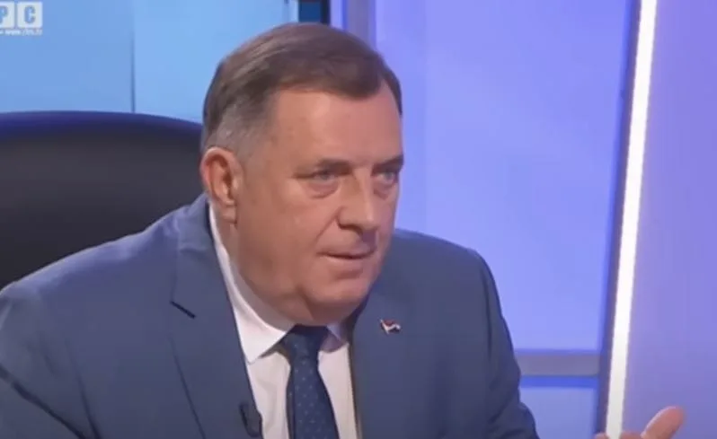 Drama na graničnom prelazu: Policija zaustavila Dodikovu pratnju, on se helikopterom vratio u Banja Luku