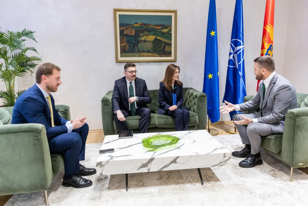 Dukaj sa Unlu o podršci i saradnji u oblasti digitalizacije: Iskustvo Turske od izuzetnog značaja za Crnu Goru 12 Dukaj sa Unlu o podršci i saradnji u oblasti digitalizacije: Iskustvo Turske od izuzetnog značaja za Crnu Goru