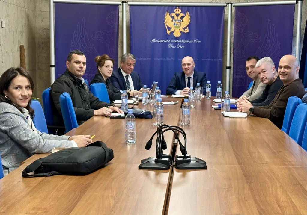 Radna grupa za kontrolu biračkog spiska: Potrebna efikasnija provjera prijavljenih adresa prebivališta 3 Radna grupa za kontrolu biračkog spiska: Potrebna efikasnija provjera prijavljenih adresa prebivališta