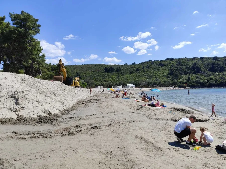 Opština Tivat: Plaže neuređene jer postupci zakupa nijesu okončani