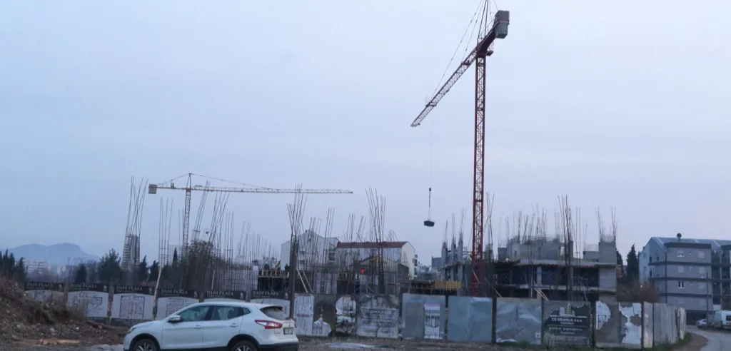 (VIDEO) Mještani ulice na Zabjelu se suočavaju sa problemima oko DUP-a: „Ozbiljno narušavanja kvaliteta života“
