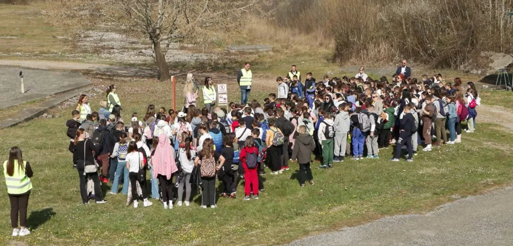 (VIDEO) Podgorički Vodovod ugostio učenike OŠ „Oktoih“ na Marezi: Oko 250 đaka učilo o značaju očuvanja vode
