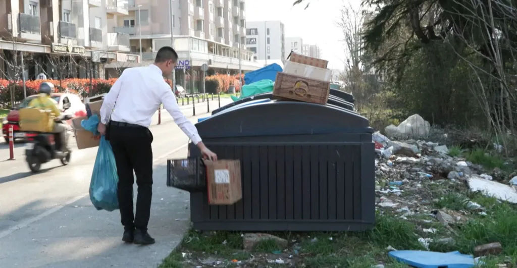 (VIDEO) Građani u Siti kvartu negoduju zbog otpada pored kontejnera, pozivaju na odgovorniji odnos prema životnoj sredini