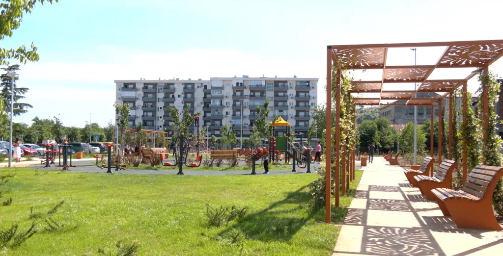 Na Zabjelu otvoren novi park sa igralištem za djecu i sportskim poligonima, vrijedan oko pola miliona eura 4 Na Zabjelu otvoren novi park sa igralištem za djecu i sportskim poligonima, vrijedan oko pola miliona eura
