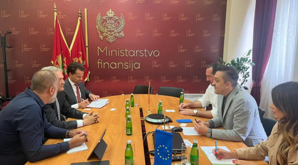 Crna Gora i Holandija partneri u jačanju javnih finansija 9 Crna Gora i Holandija partneri u jačanju javnih finansija