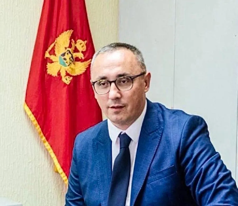 Uhapšena dva državljanina Srbije i jedan član OKG iz Crne Gore, sumnja se da su planirali izvršenje ubistva 4 Uhapšena dva državljanina Srbije i jedan član OKG iz Crne Gore, sumnja se da su planirali izvršenje ubistva