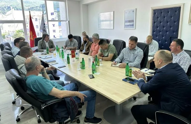 Regionalni vodovod može obezbijediti dodatne količine vode primorskim opštinama 8 Regionalni vodovod može obezbijediti dodatne količine vode primorskim opštinama