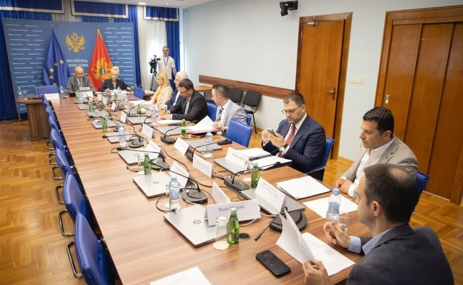Sjednica Odbora za bezbjednost i odbranu počela u „gluvoj sobi“