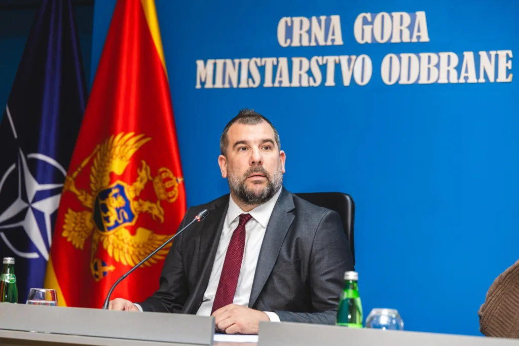 Krapović: Ne pada mi na pamet da se odazivam pozivu neozbiljnih pojedinaca kojima je mjesto na ulici, a ne u Skupštini