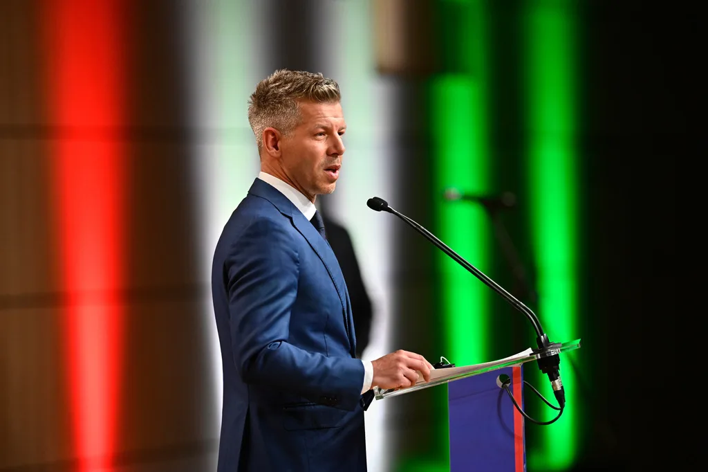 Poznato kada bi Peter Mađar mogao preuzeti vlast u Mađarskoj: Želi što više ljudi na trgu u Budimpešti 2 Poznato kada bi Peter Mađar mogao preuzeti vlast u Mađarskoj: Želi što više ljudi na trgu u Budimpešti