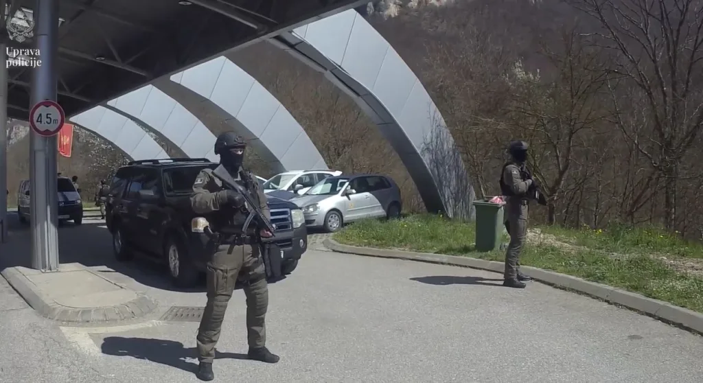 (VIDEO) Interpol izručio Marjana Vujačića iz Srbije u Crnu Goru 7 (VIDEO) Interpol izručio Marjana Vujačića iz Srbije u Crnu Goru
