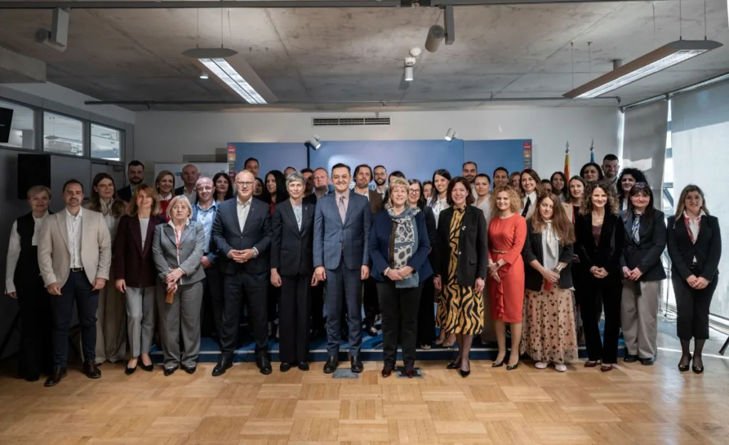 Unaprijeđeni kapaciteti za kvalitetnije propise 16 Unaprijeđeni kapaciteti za kvalitetnije propise