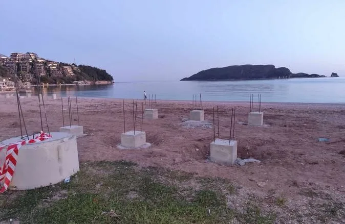 Morsko dobro dalo rok od pet dana kompaniji “Imperiall Carević” da ukloni betonske stubove sa plaže