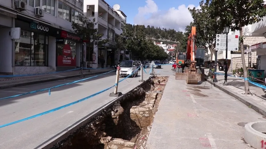 Zaustavljeni radovi na vodovodnoj mreži u Ulcinju, pronađeni ostaci starih građevina 2 Zaustavljeni radovi na vodovodnoj mreži u Ulcinju, pronađeni ostaci starih građevina