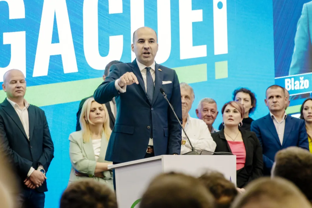 Rađenović: Vlada će nanijeti štetu državi sklapanjem protivzakonitog poravnanja u arbitražnom postupku za Sveti Stefan