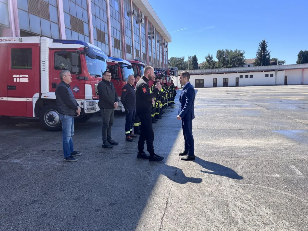 Mujović: Podgorica spremno dočekuje novu požarnu sezonu; 15 novih vatrogasaca, značajna ulaganja u mehanizaciju i opremu