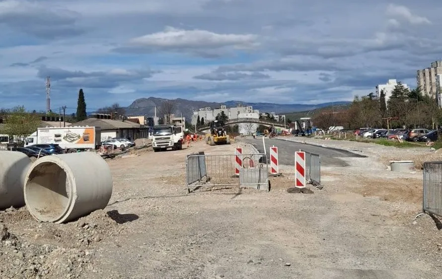 Klikovac: Asfaltiranje trajalo dok su se funkcioneri fotografisali
