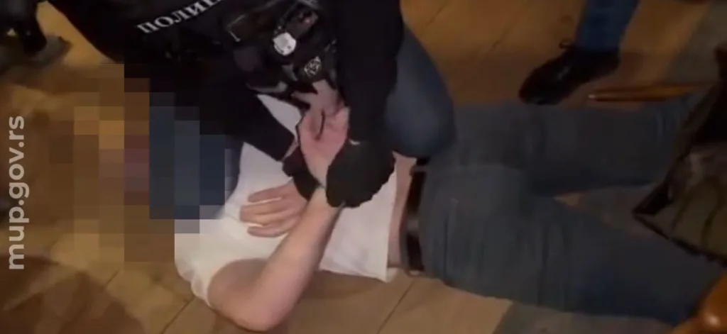 (VIDEO) Pogledajte snimak hapšenja „kavčanina“ u restoranu u Beogradu