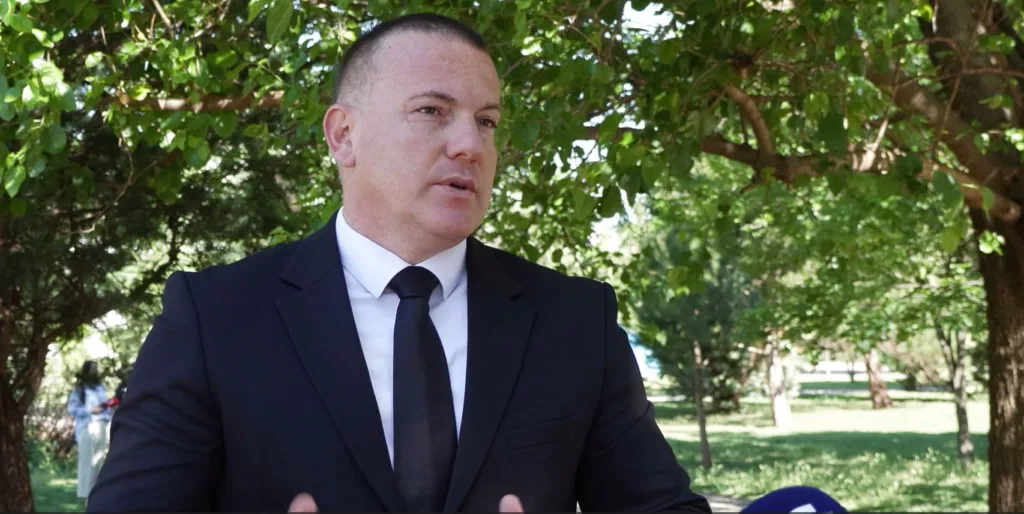 (VIDEO) Pekić: Drakonskim kaznama za roditelje riješiti problem lažnih dojava o bombama 5 (VIDEO) Pekić: Drakonskim kaznama za roditelje riješiti problem lažnih dojava o bombama