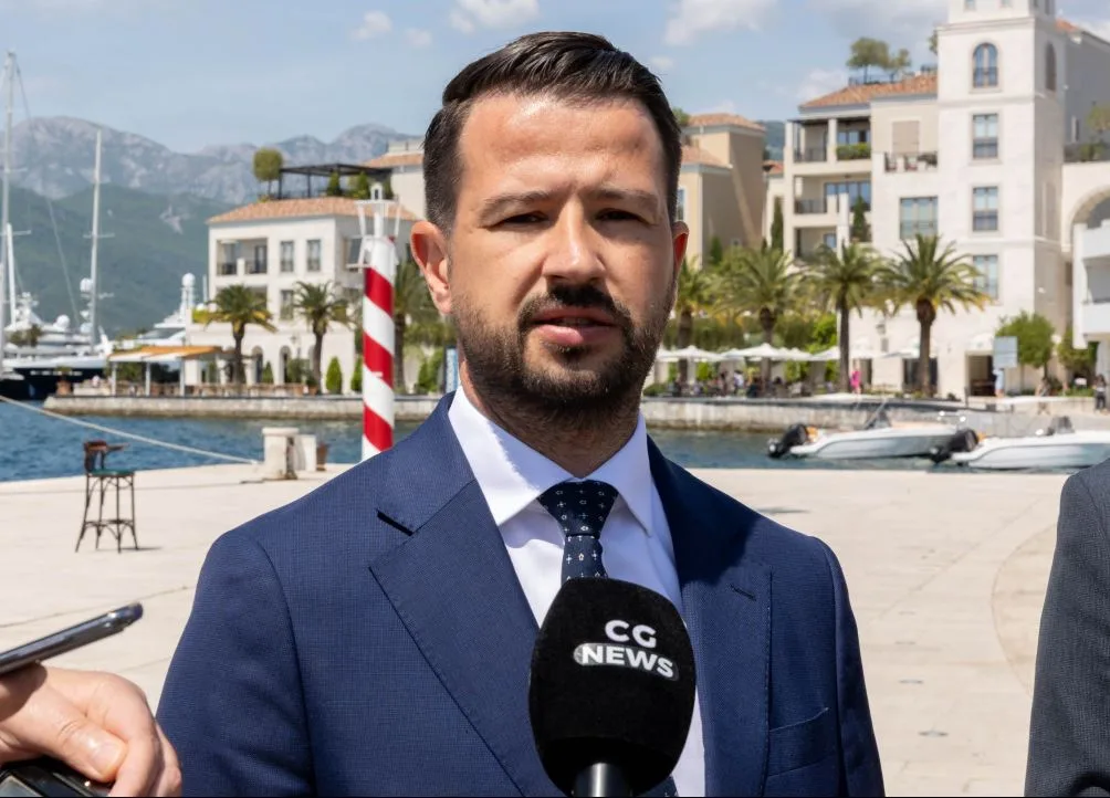 Milatović: Odluka o Svetom Stefanu bez analiza i transparentnosti 6 Milatović: Odluka o Svetom Stefanu bez analiza i transparentnosti