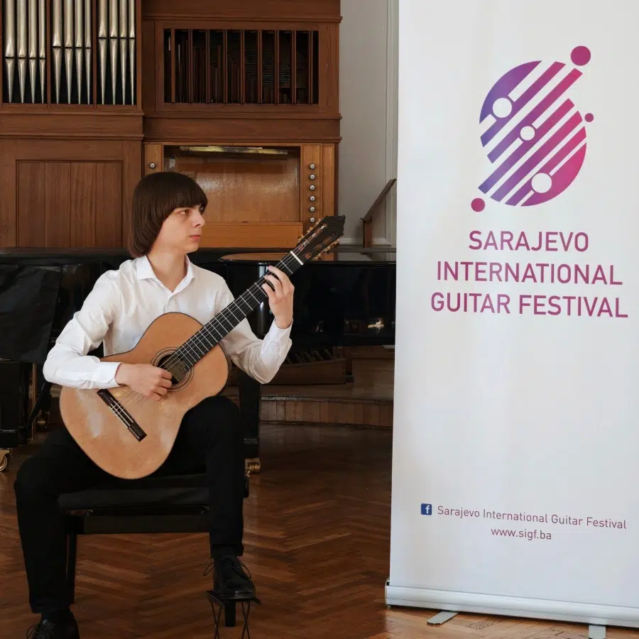 Dvije prve nagrade za mladog podgoričkog gitaristu na festivalu u Sarajevu